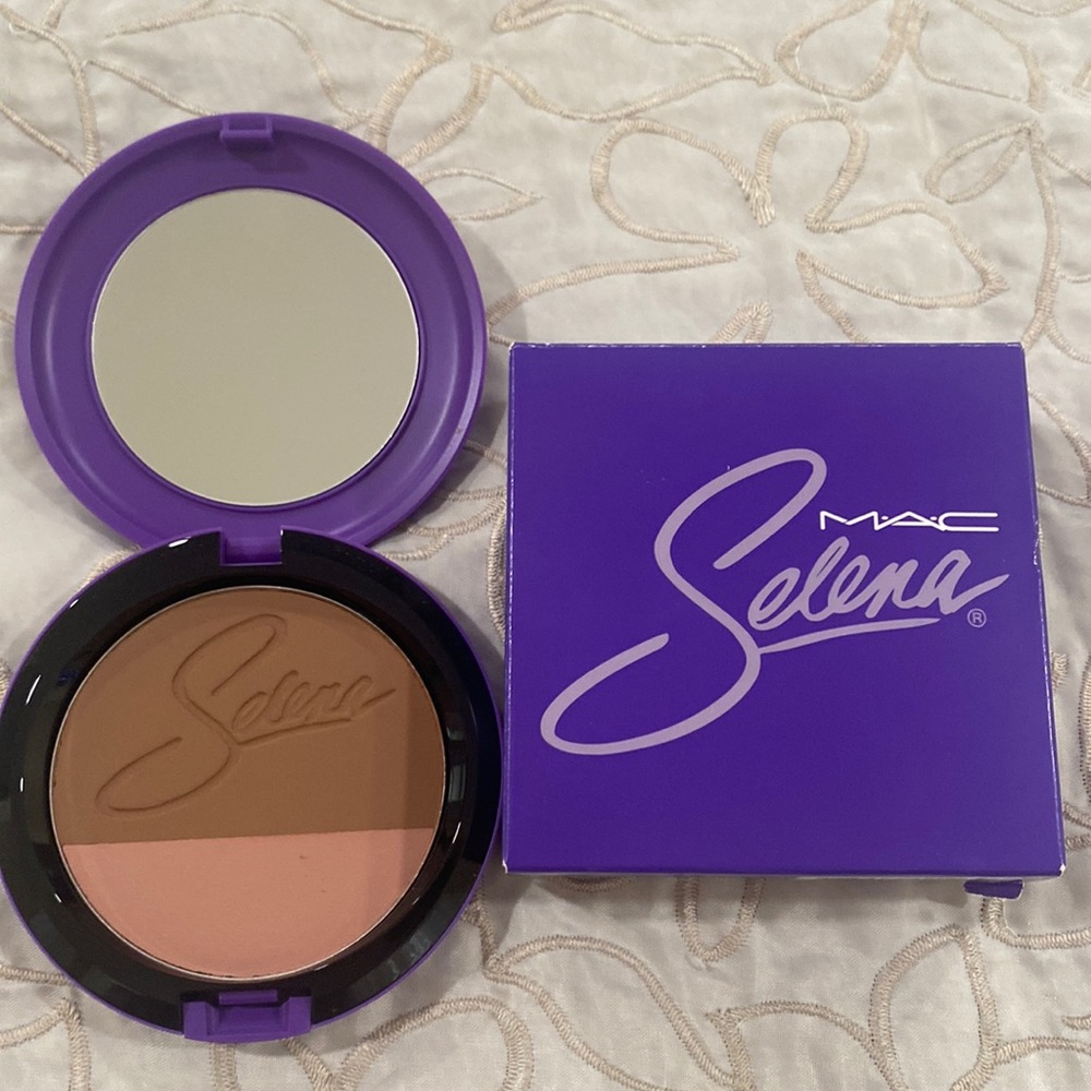 Selena Mac powder blush